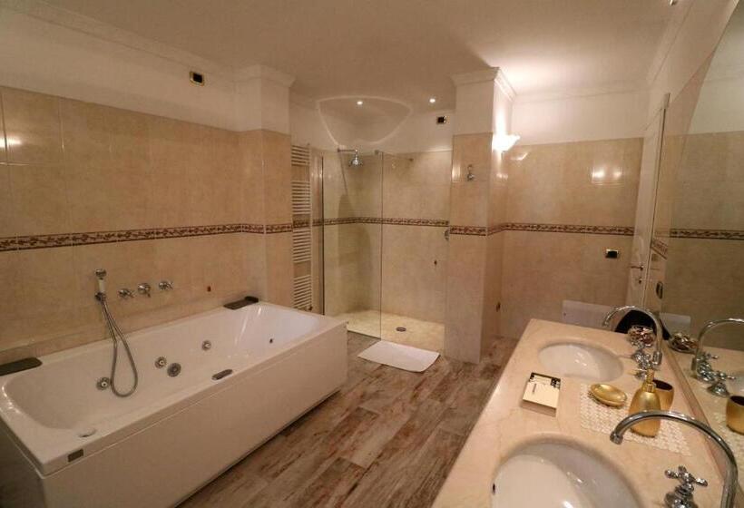 סוויטת ג'וניור עם מסג'ר מים, La Cascata Negli Ulivi