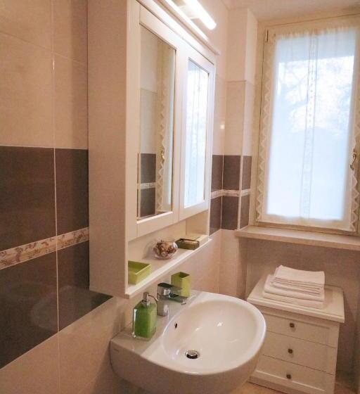 חדר משפחתי נוף לגינה, La Cascata Negli Ulivi