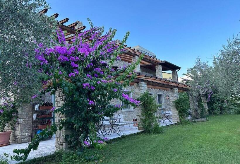 חדר משפחתי נוף לגינה, La Cascata Negli Ulivi