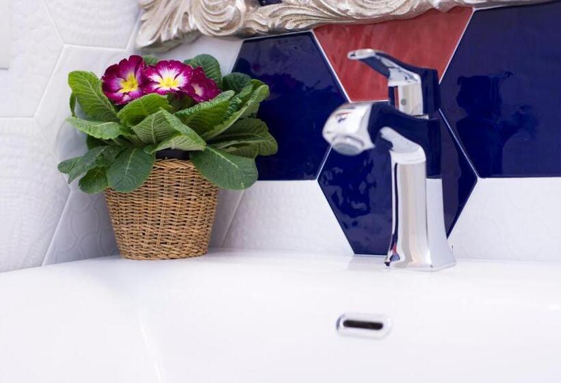 家庭间, La Valle Delle Ferriere