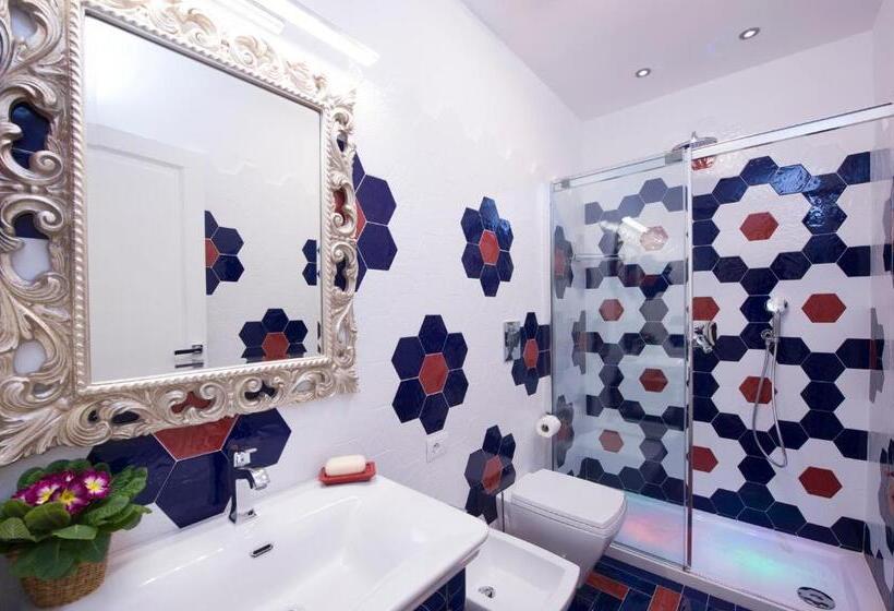 家庭间, La Valle Delle Ferriere