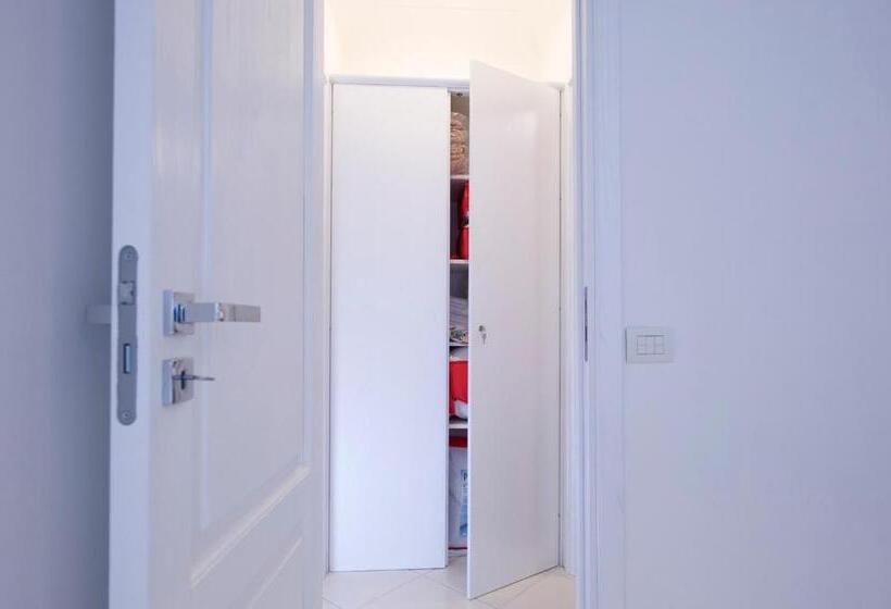 家庭间, La Valle Delle Ferriere