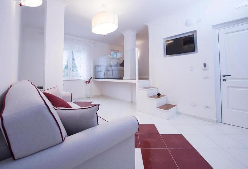 家庭间, La Valle Delle Ferriere