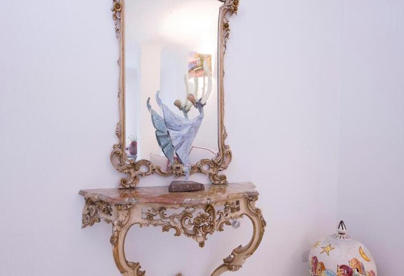 家庭间, La Valle Delle Ferriere