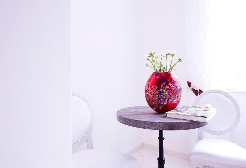 家庭间, La Valle Delle Ferriere