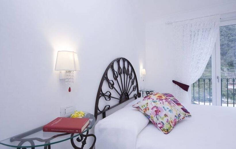 家庭间, La Valle Delle Ferriere