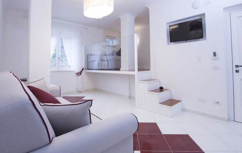 家庭间, La Valle Delle Ferriere