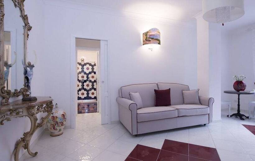 家庭间, La Valle Delle Ferriere