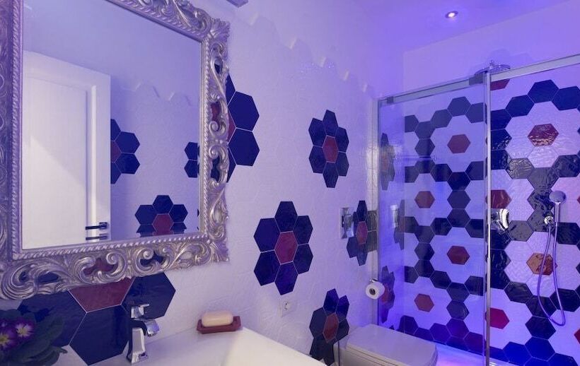 家庭间, La Valle Delle Ferriere