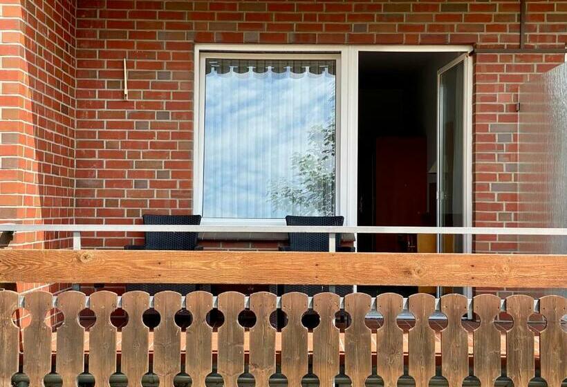 스탠다드 룸, Adamidis