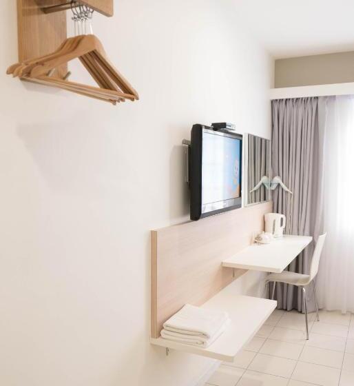 Deluxe Room, Country Inn
