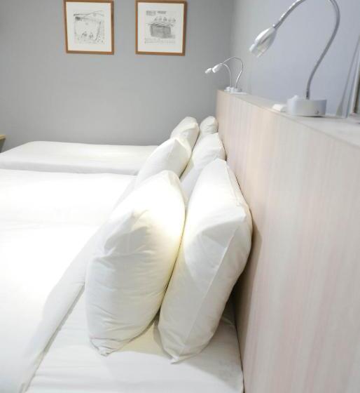 غرفة قياسية ثلاثية, Country Inn