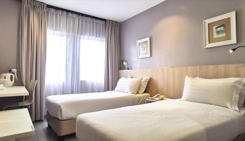 Deluxe Room, Country Inn