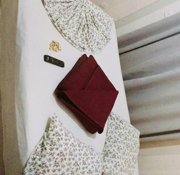 Camera Standard, Mãe Rainha