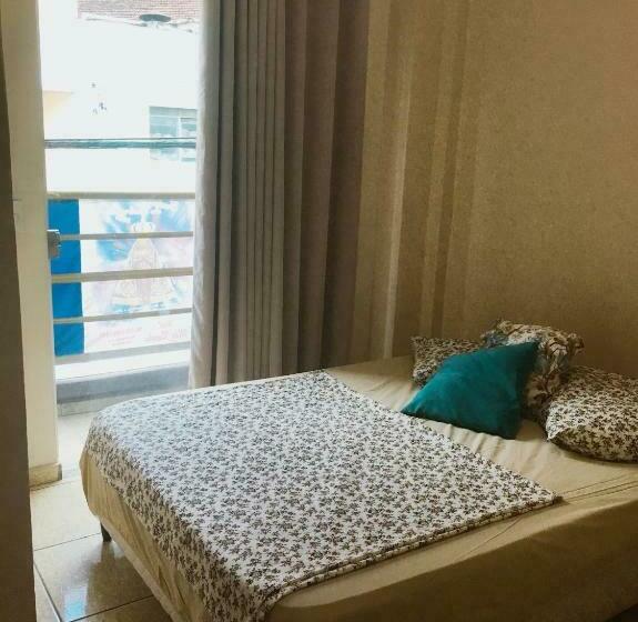 Camera Standard, Mãe Rainha