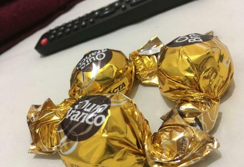 Camera Standard, Mãe Rainha