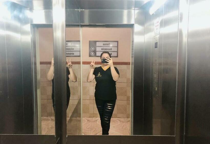 스탠다드 룸, Mãe Rainha