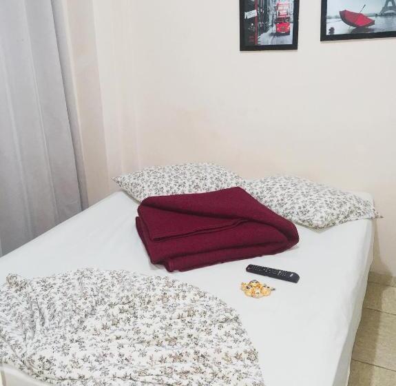 Camera Standard, Mãe Rainha