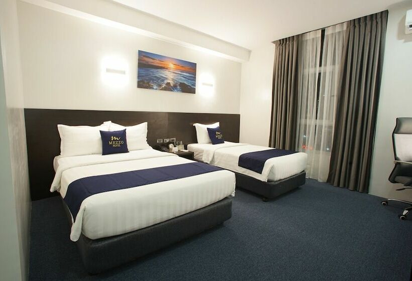 Quarto Deluxe, Mezzo