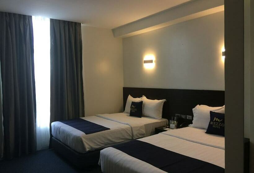 Quarto Deluxe, Mezzo