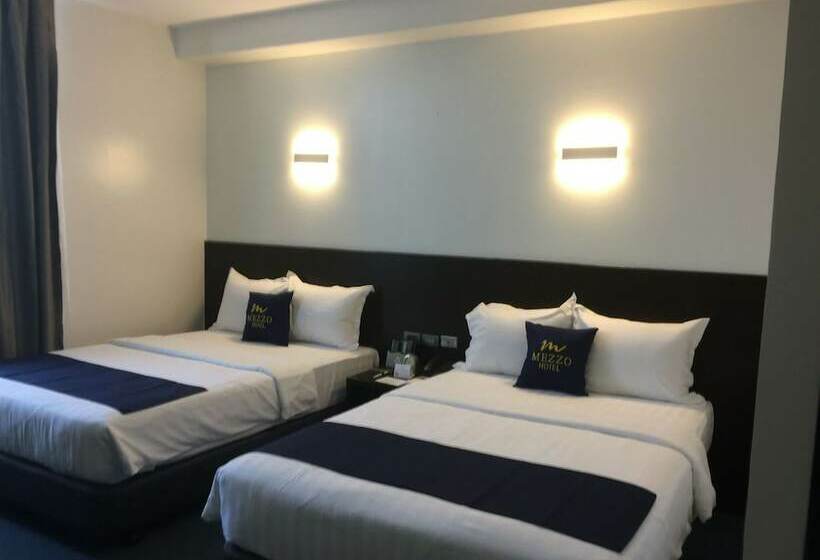 Quarto Deluxe, Mezzo