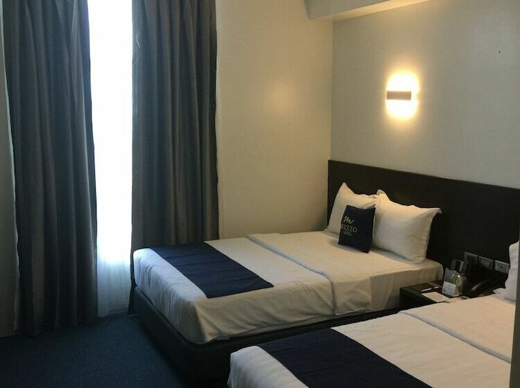 Quarto Deluxe, Mezzo