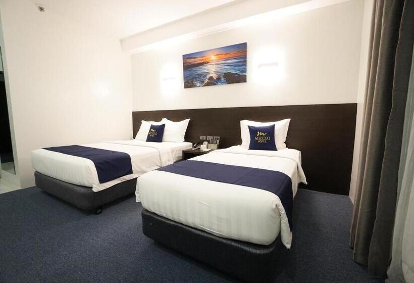 Quarto Deluxe, Mezzo