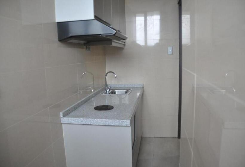 Escritório Estándar, Mezzo