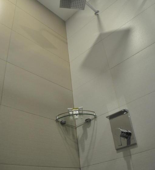 Escritório Estándar, Mezzo