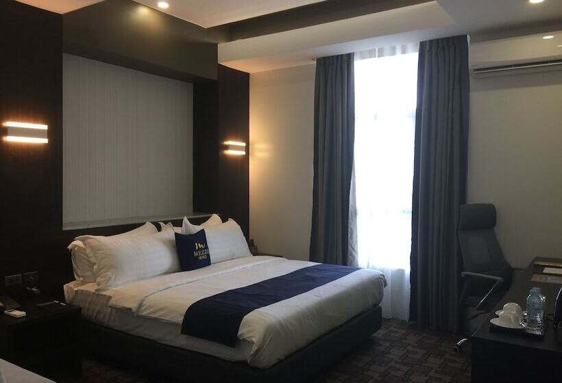 Suíte Deluxe, Mezzo