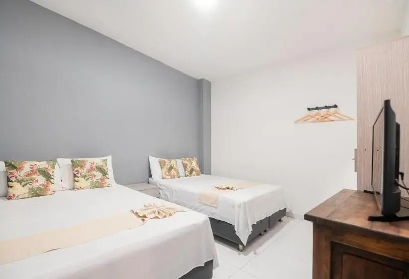 Deluxe Neljän Hengen Huone, Paris