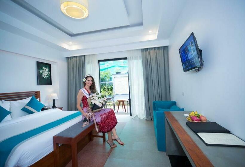 Номер Deluxe Вид на Бассейн, The Tito Suite Residence