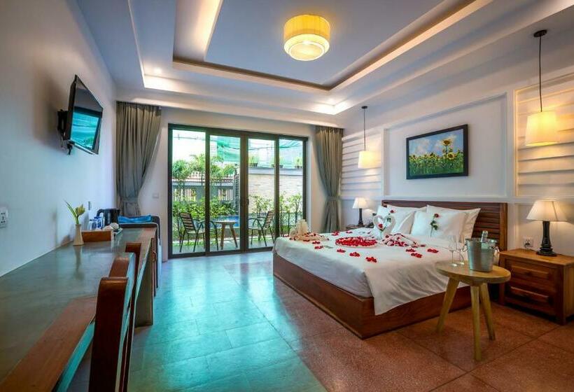 Номер Deluxe Вид на Бассейн, The Tito Suite Residence