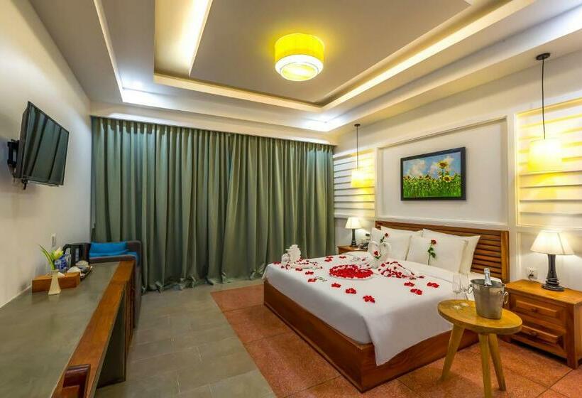 Номер Deluxe Вид на Бассейн, The Tito Suite Residence