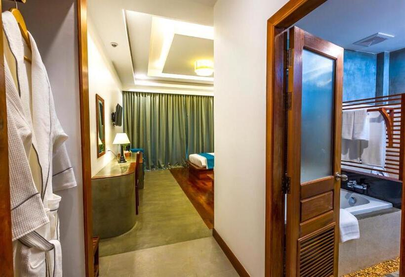 غرفة ديلوكس مطلة على حمام السباحة, The Tito Suite Residence