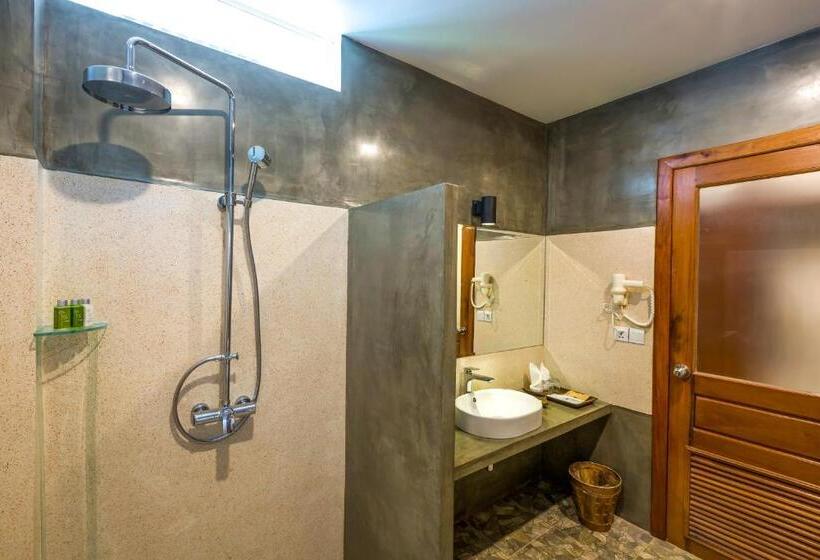 غرفة ديلوكس مطلة على حمام السباحة, The Tito Suite Residence