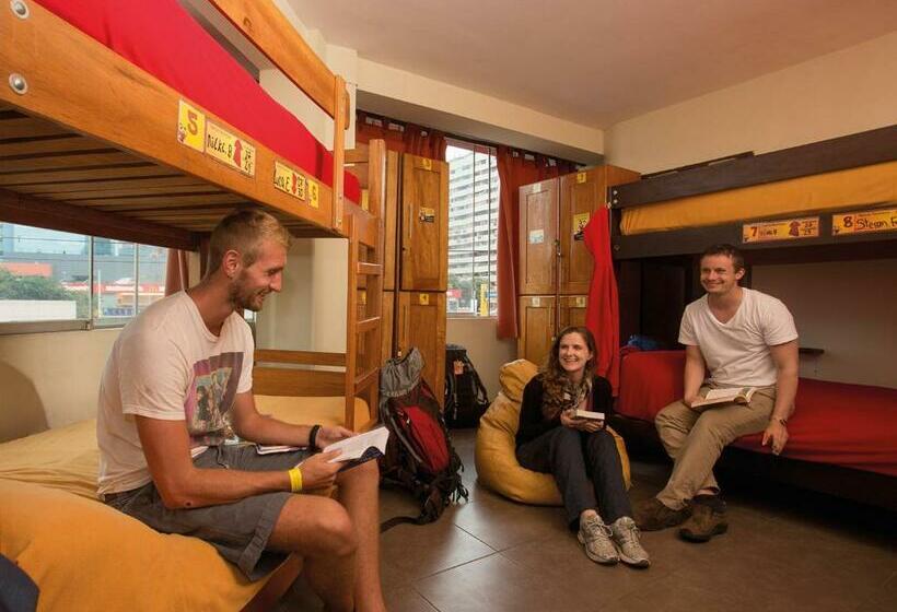 سرير فى غرفة مشتركه, Pariwana Hostel Lima