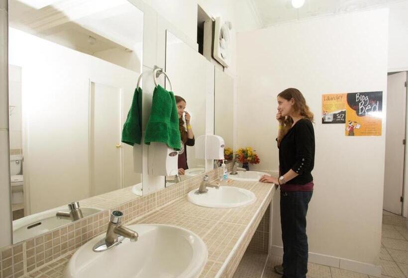 سرير فى غرفة مشتركه, Pariwana Hostel Lima