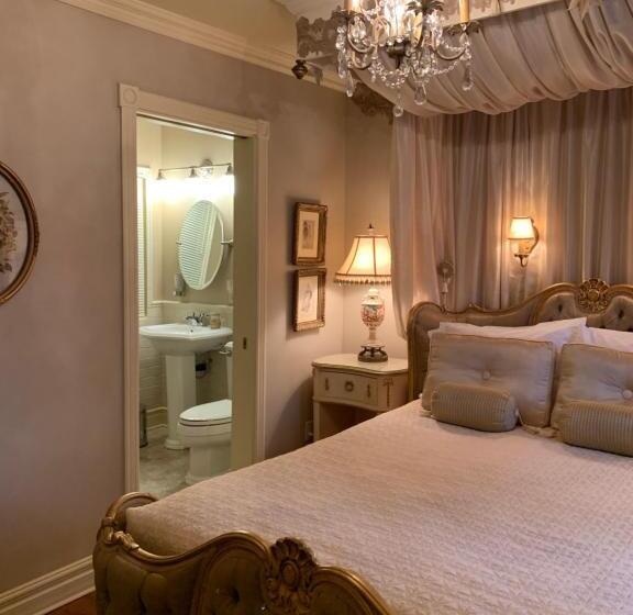 جناح إدارى, Russell Manor Bed & Breakfast