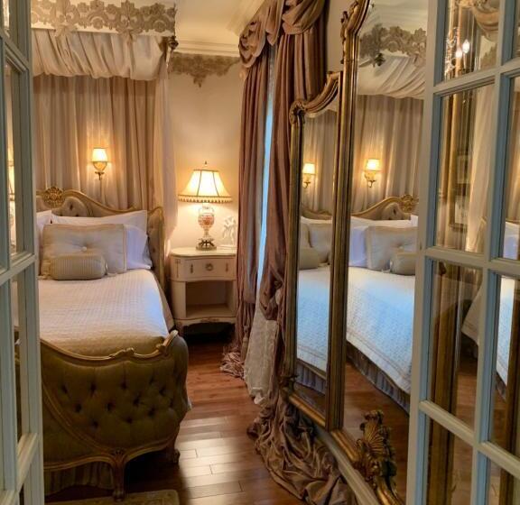 جناح إدارى, Russell Manor Bed & Breakfast