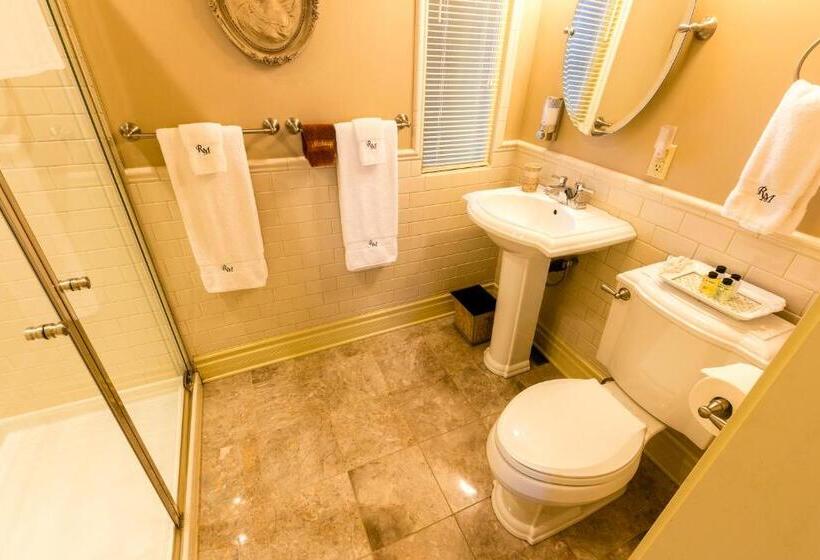 Президентский Люкс, Russell Manor Bed & Breakfast