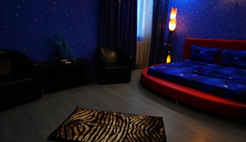 اتاق لوکس, Max Mamaia Nord