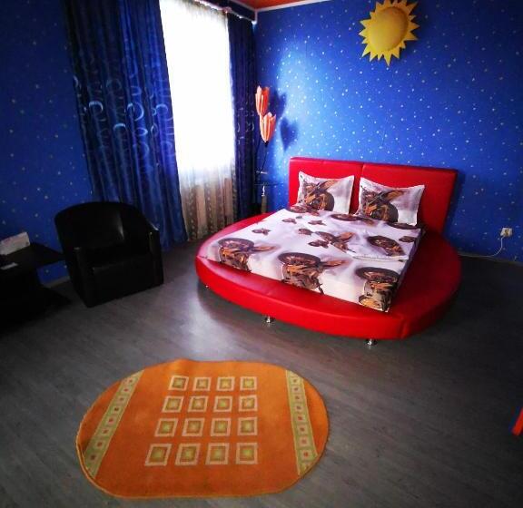 اتاق لوکس, Max Mamaia Nord