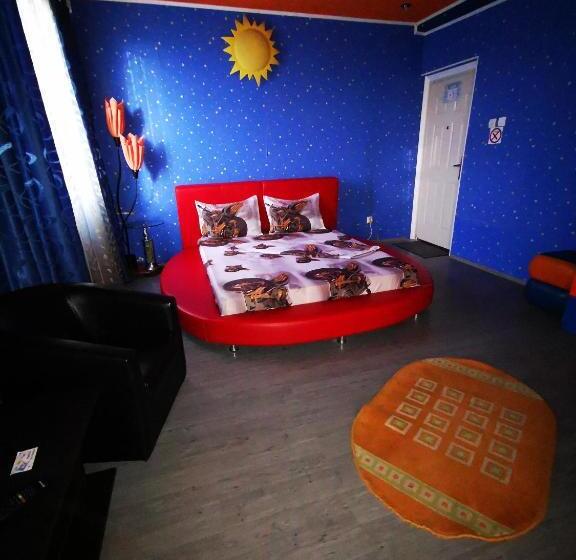 اتاق لوکس, Max Mamaia Nord