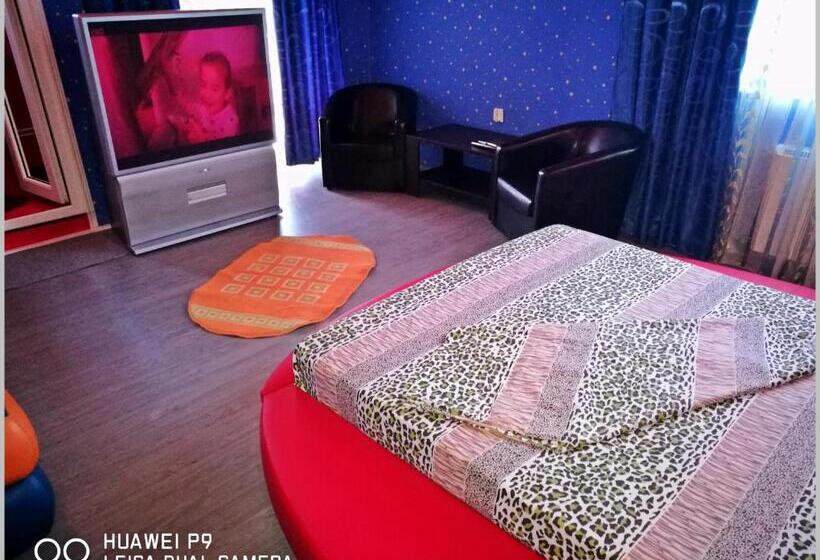 اتاق لوکس, Max Mamaia Nord