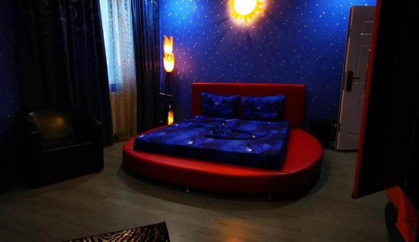 اتاق لوکس, Max Mamaia Nord