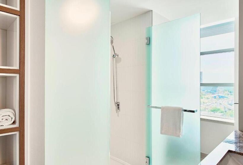 חדר דחוקס עם מיטת קינג, Civic Hotel, Autograph Collection