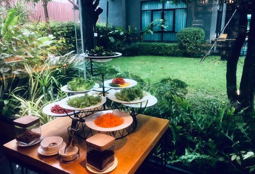 سوییت جونیور, Cresco Hotel Buriram