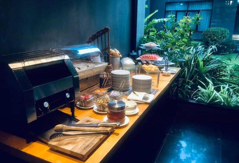 سوییت جونیور, Cresco Hotel Buriram