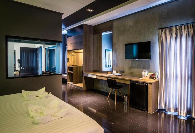 سوییت جونیور, Cresco Hotel Buriram